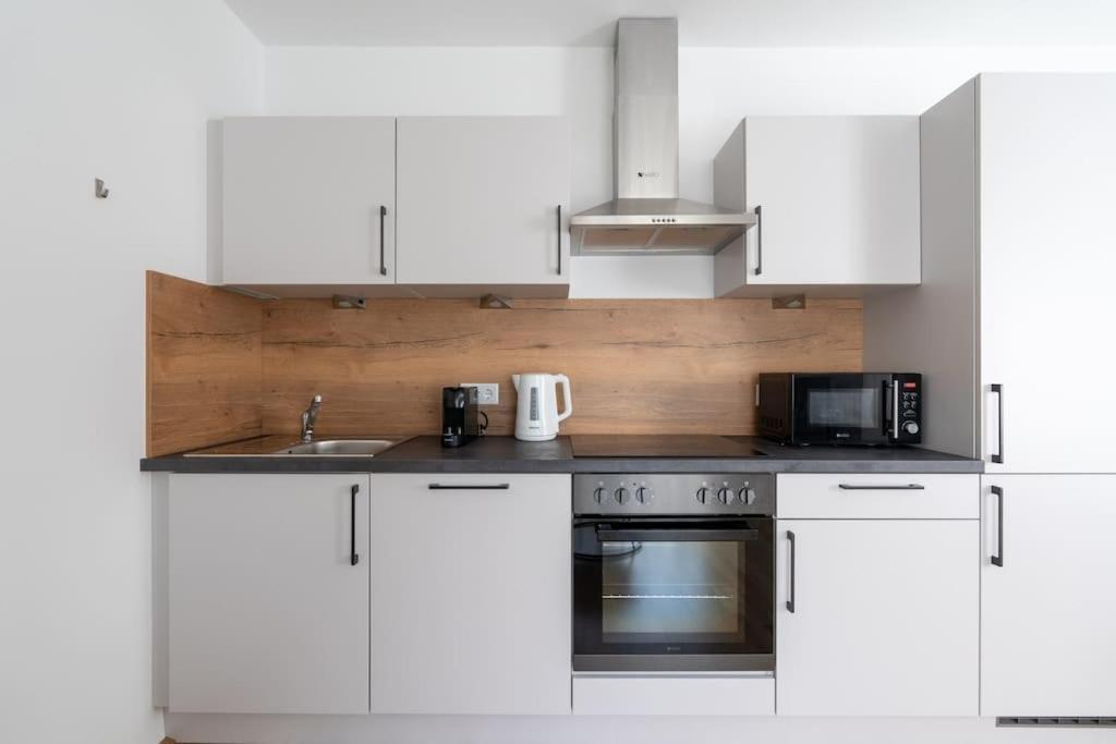 Elegant 1br Flat With Balcony By Hm * Wenen