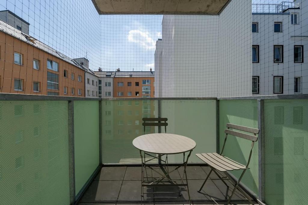 Appartement Elegant 1br Flat With Balcony By Hm