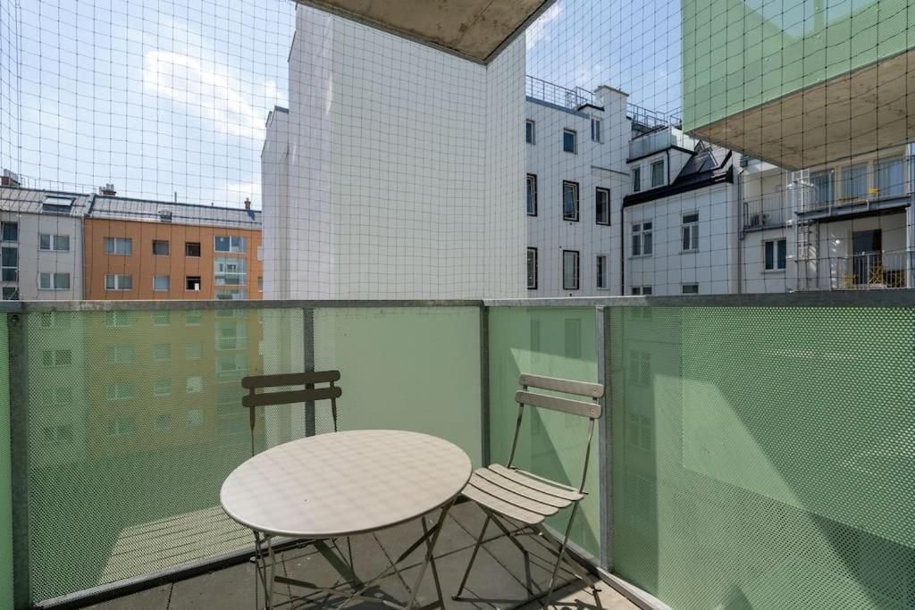 Elegant 1br Flat With Balcony By Hm Wenen